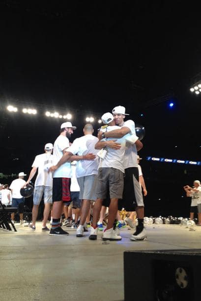 Photos: Spurs Championship Alamodome Celebration 2014