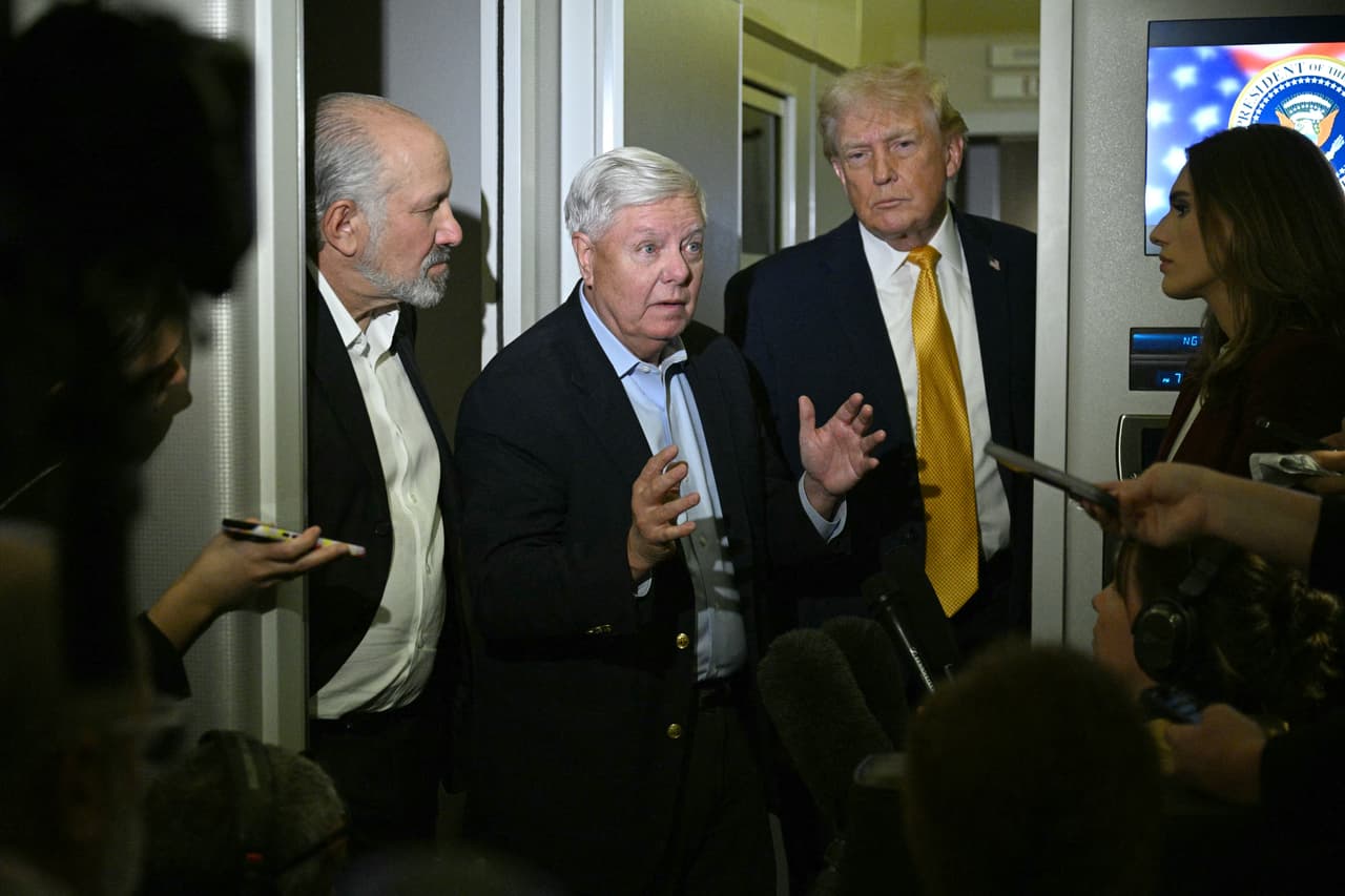 Tras conocerse su fallecimiento, diversos políticos expresaron sus condolencias, entre ellos el presidente de Estados Unidos, Donald Trump, con quien Graham llegó a tener una relación muy cercana.
<br>
<br>
<b>“¡El senador Lindsey Graham, una de las mejores personas y senadores que he conocido, ha fallecido! Siempre estuvo trabajando y fue un verdadero patriota estadounidense. ¡Extrañaremos mucho a Lindsey! Próximamente se anunciarán más detalles y arreglos. ¡Qué triste!”, escribió Trump en su red social Truth Social.</b>
<br>