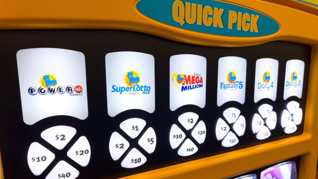 <h3 class="cms-H3-H3">El impacto en los jugadores</h3>
<br>Aunque el precio de los boletos sube, el consorcio confía en que 
<b>los jugadores seguirán comprando boletos al mismo ritmo</b>, lo que hará que los "botes" continúen creciendo. Según un portavoz, estudios previos muestran que
<b> los jugadores están dispuestos a pagar más si saben que habrá premios más grandes y frecuentes</b>. Además, el precio de $5 es común en otros juegos de lotería, por lo que 
<b>es un costo aceptable para muchos.</b>