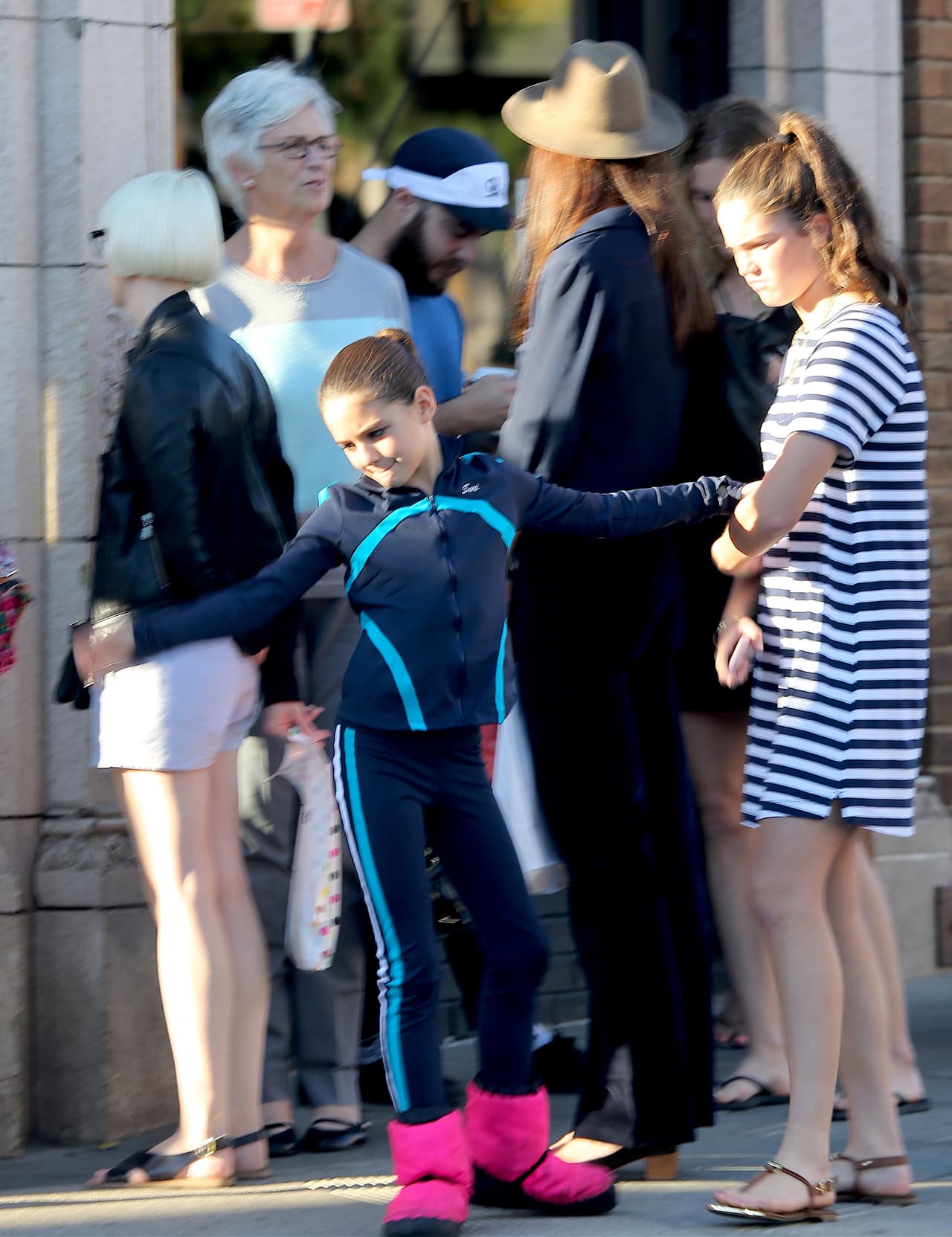 A Suri le encanta bailar.