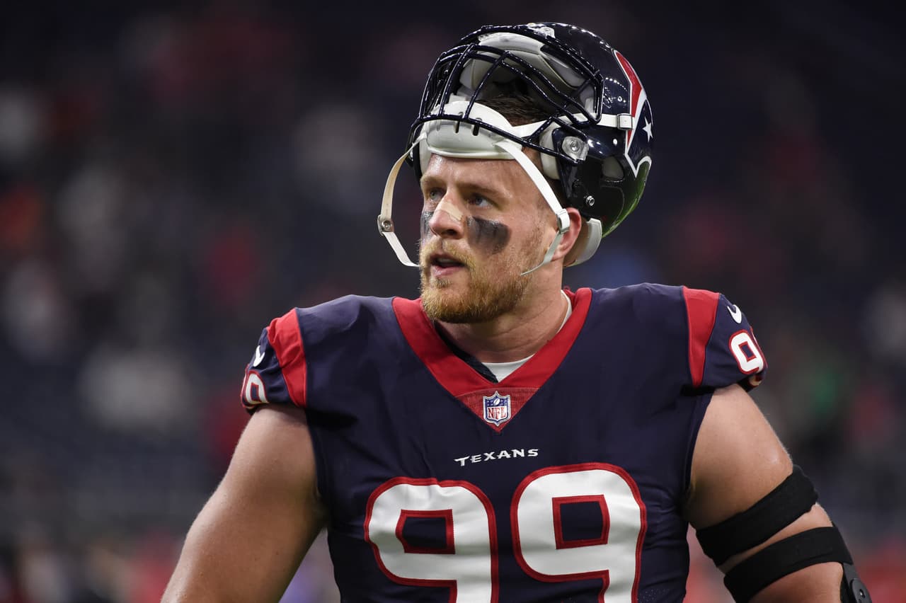 El jugador de la NFL  J.J. Watt ofrece pagar por los funerales de las víctimas del tiroteo en una escuela de Texas