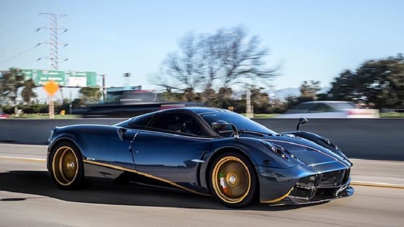 Alejandro Salomón, conocido en las redes sociales como 'Salomondrín', supo ser dueño de este Pagani Huayra 730S. El Youtuber gozó de conducir este modelo italiano hasta que un día se lo vendió a David Lee, un coleccionista de vehículos deportivos.