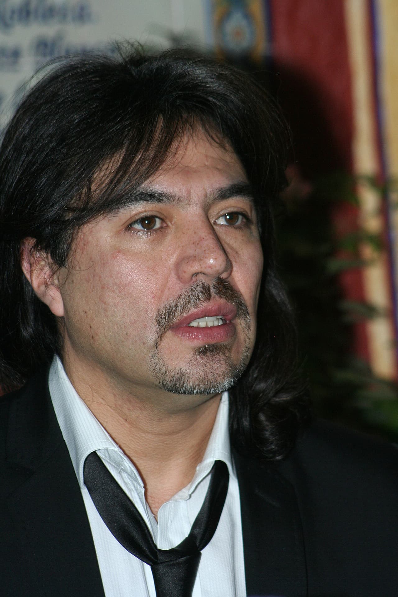 La hija mayor de Eugenio Derbez dio a conocer que el líder de Los Temerarios, Adolfo Ángel, fue pareja de Alessandra Rosaldo.