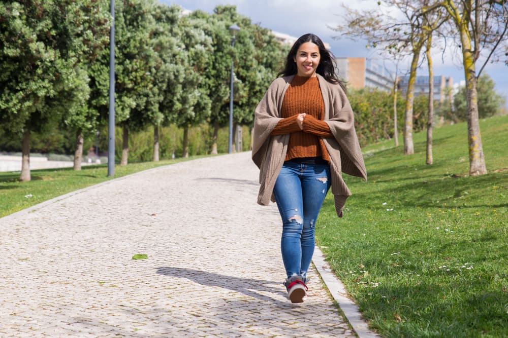 Ahora que comienza
<b>octubre</b>, deberías ser mucho más sigiloso que antes. No por el hecho de que debes callarte, sino porque en realidad, tienes mucho por recorrer en tu andar y entre más calmado estés mejor. Por ello la carta del mundo te llena de buena vibración para que el mes sea saludable. Al menos emocionalmente.
<br>