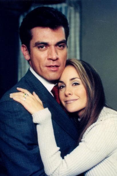 Pero fue hasta 1999 cuando se estrenó como protagonista en
<i>Tres mujeres</i> al lado de Karyme Lozano.