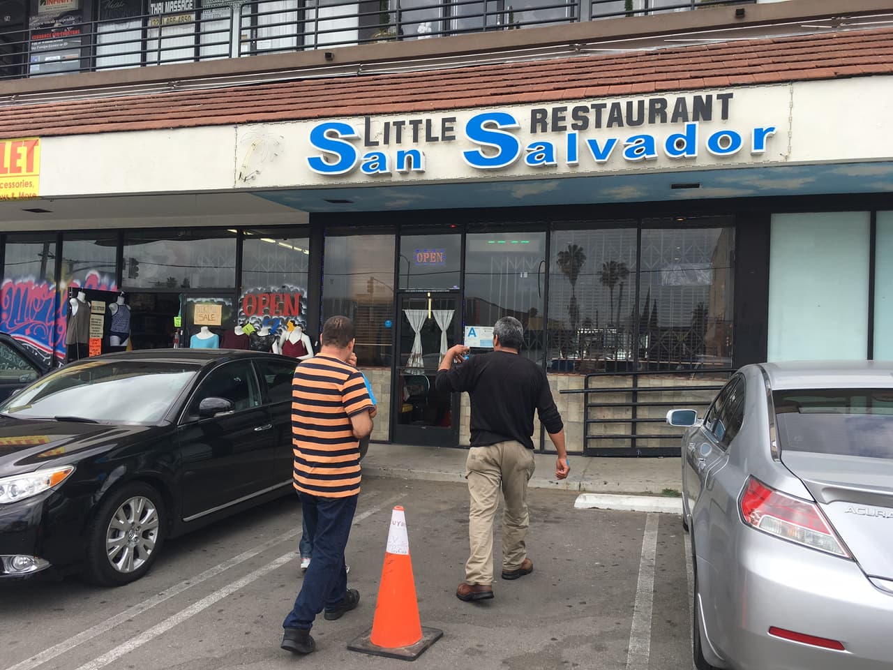 Restaurante en Hollywood donde un hombre fue asesinado a tiros en agosto de 2015 presuntamente por un integrante de la pandilla Mara Salvatrucha.