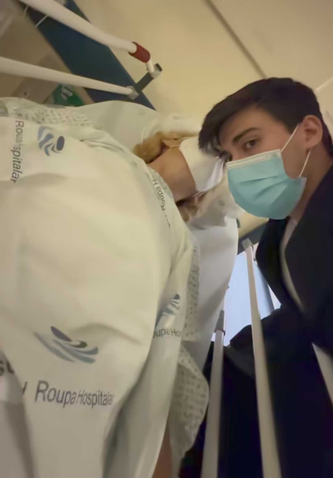 En Lisboa, la mamá de ‘La Divaza’ fue 
<a href="https://www.univision.com/famosos/mama-la-divaza-lucha-vida-hospital" target="_blank">internada en un hospital</a> local, donde los médicos determinaron que estaba “muy delicada”, según contó ella.