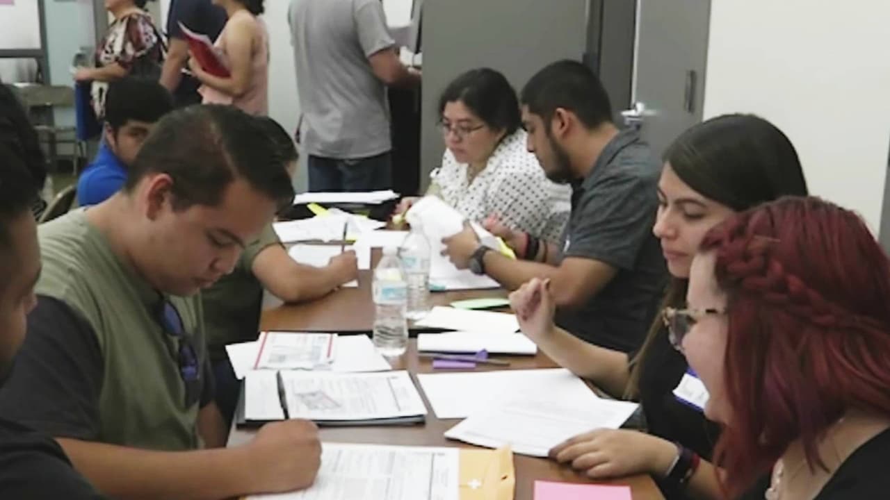 Incertidumbre entre dreamers en Texas por propuesta que los obligaría a cambiar de estado