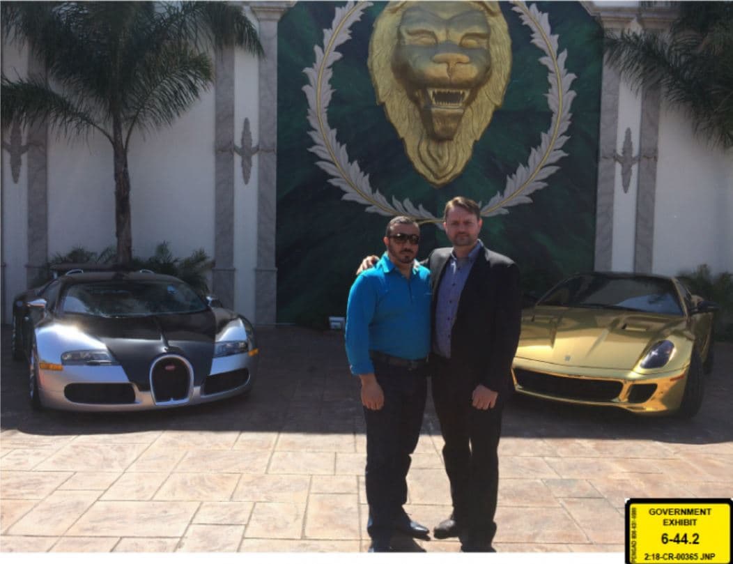 El exagente del FBI acusado de trabajar para la mafia armenia por sobornos de $10,000 al mes