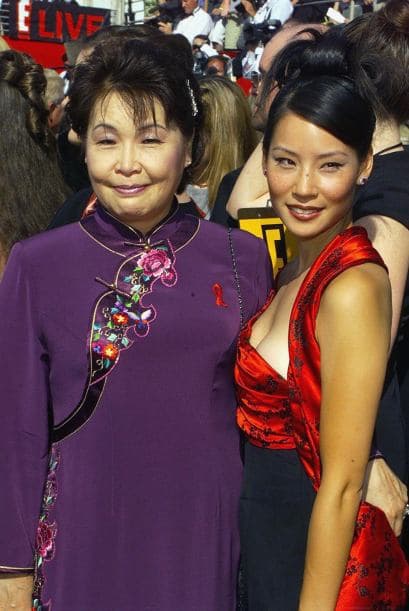 Fue una lástima que ese mismo año, Lucy Lu decepcionara a todos con ese escote. ¡Nada de nada se le veía!