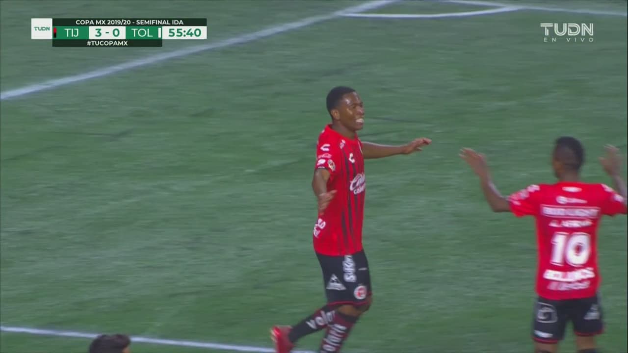 Bryan Angulo en estado de gracia y firma el 'hat trick' para Tijuana