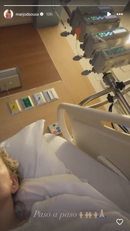 Marjorie de Sousa se dejó ver en el hospital.