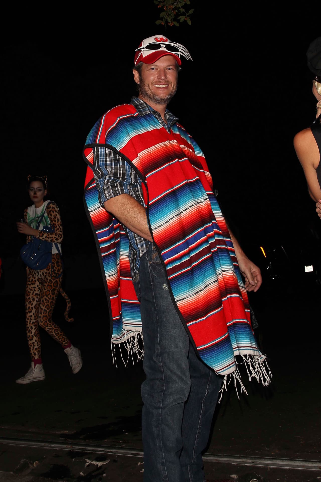 El cantante estaba muy feliz por estar de fiesta con su chica.