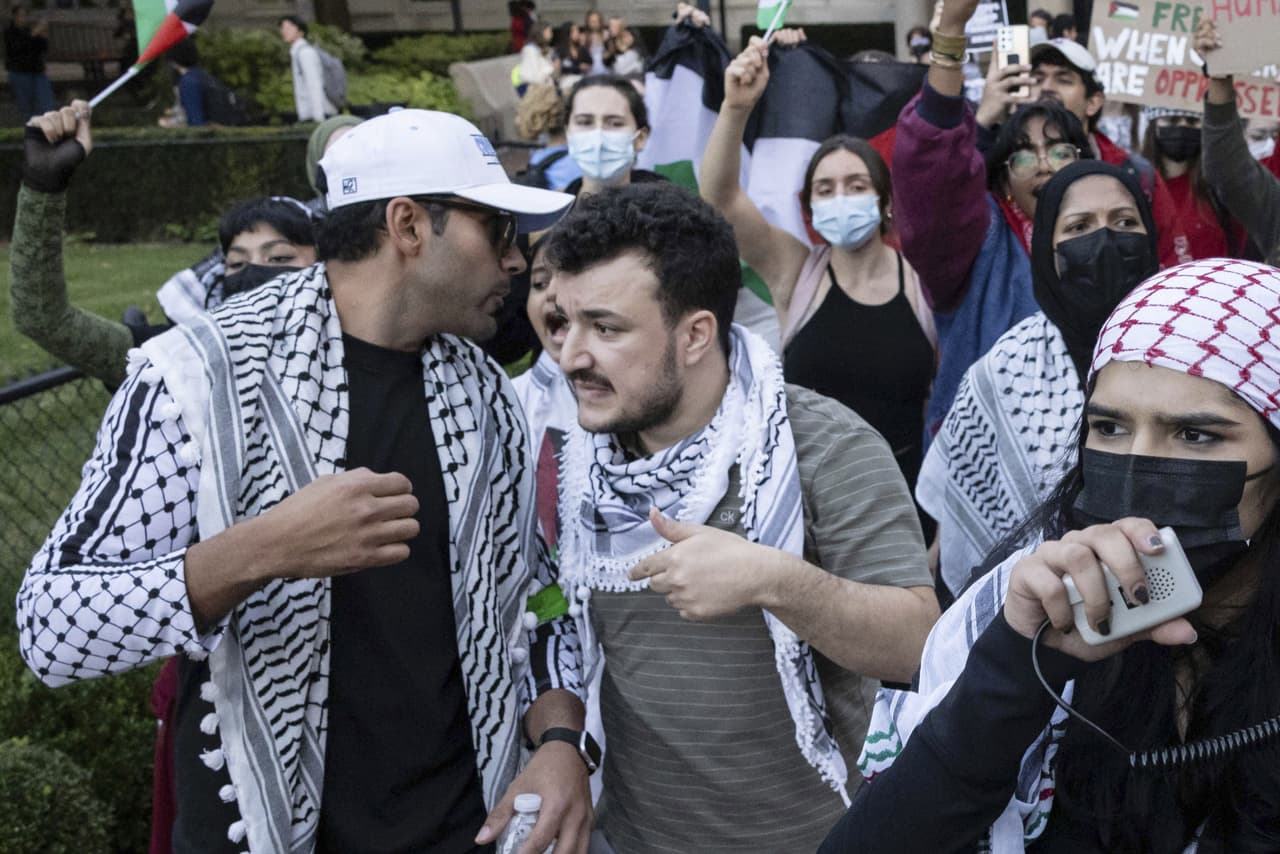 ¿Se puede deportar a alguien con 'green card'? El caso del líder estudiantil palestino Mahmoud Khalil detenido por ICE