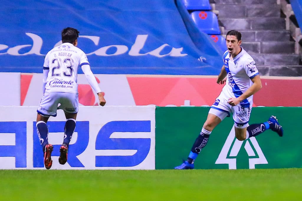 Santiago Ormeño (5’, 51’, 70’) se sirvió con la cuchara grande y marcó triplete en un partido donde al Puebla le salió todo. Cristian Tabó (43’) hizo el cuarto para los poblanos. Los locales llegaron a 8 unidades y los Bravos se quedaron con 5.