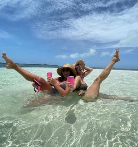 La presentadora se divirtió de lo lindo con amigas y aprovecharon para sacarse las fotos mejor posadas para presumirlas en su cuenta personal de Instagram.