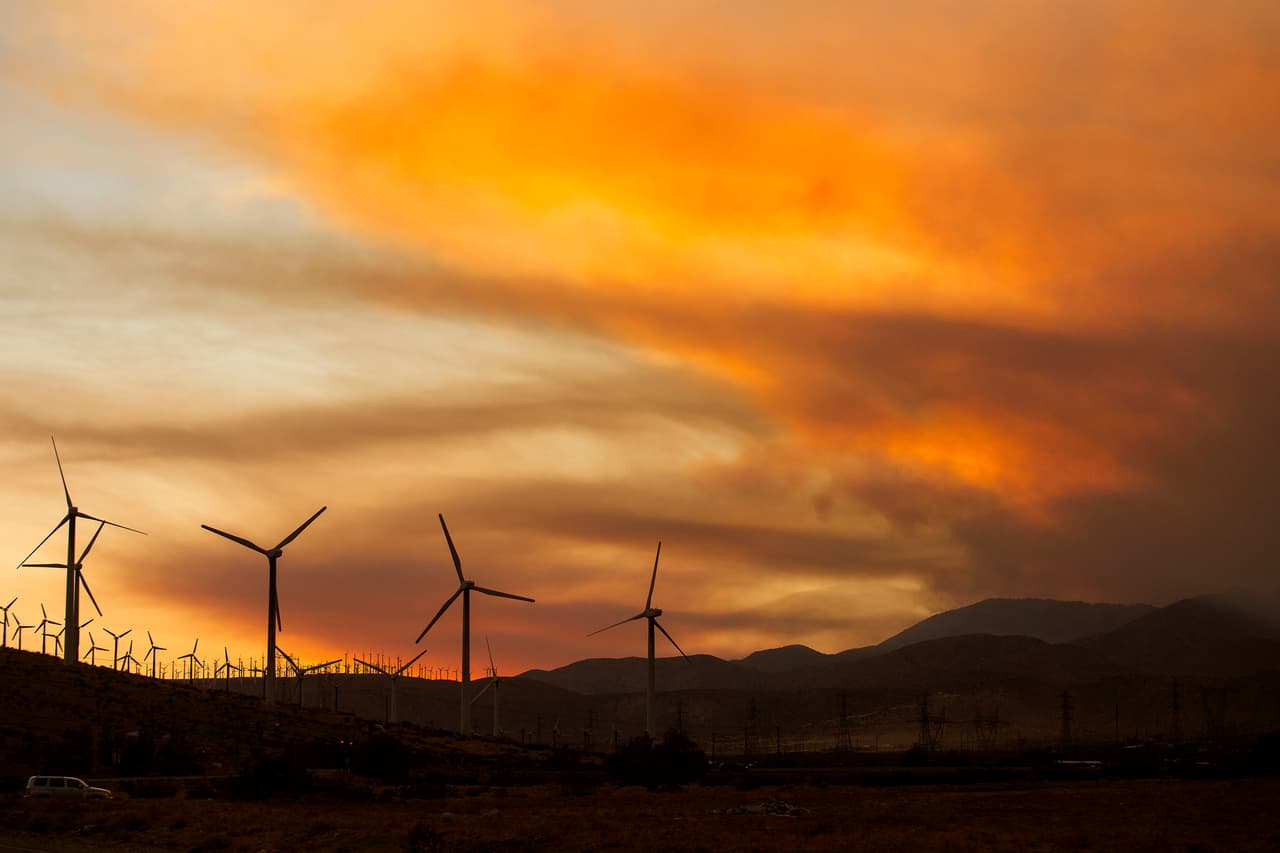 P Para el domingo por la tarde, la 
<b><a href="https://www.univision.com/local/los-angeles-kmex/sigue-la-ola-de-calor-ahora-acompanada-de-tormentas-electricas-en-sur-de-california">advertencia de tormentas eléctricas se extendió a la zona de montaña</a></b> de los condados de Los Ángeles, Ventura, San Luis Obispo y Santa Bárbara.