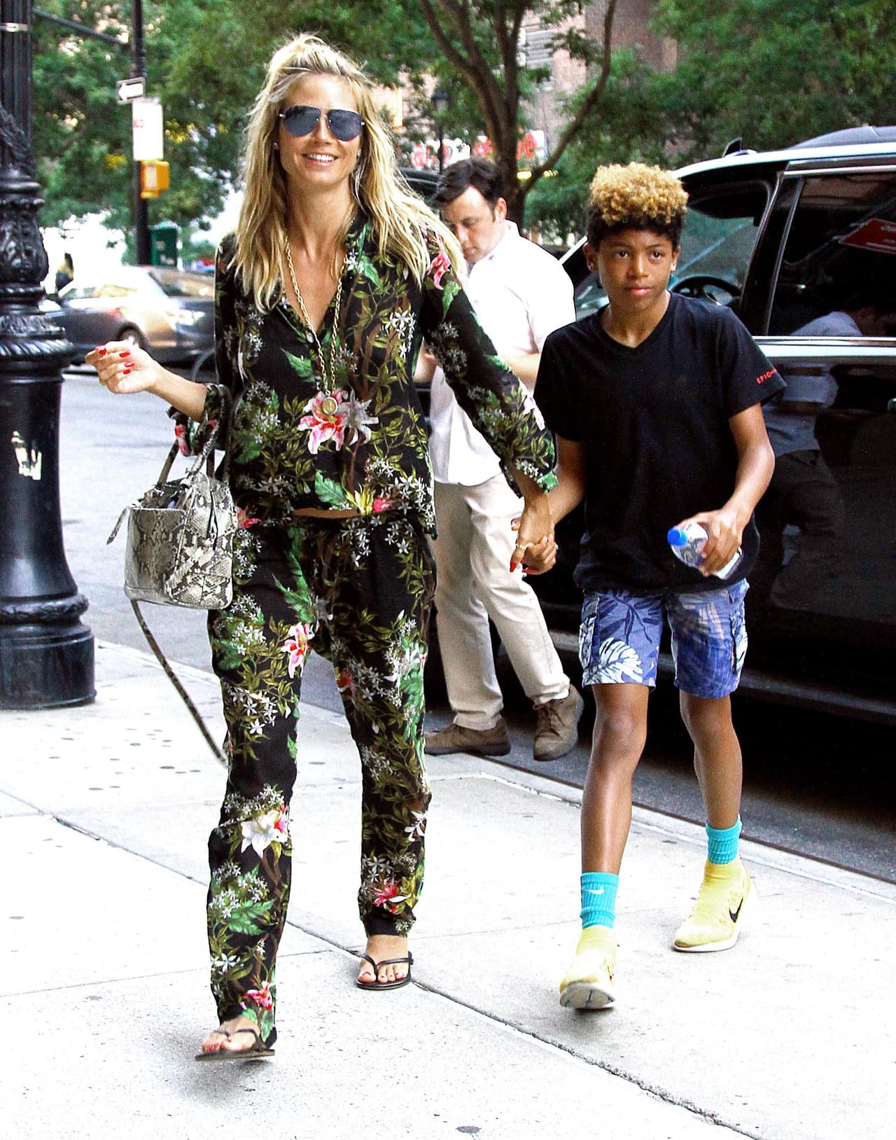 Aquí la vemos con su hijo Henry.