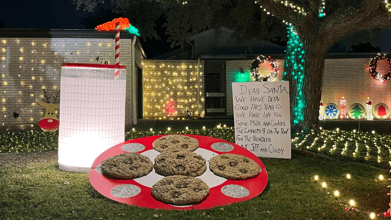 Con las luces y adornos navideños, se sostiene un concurso con mejores arreglos y tiene varias categorías.