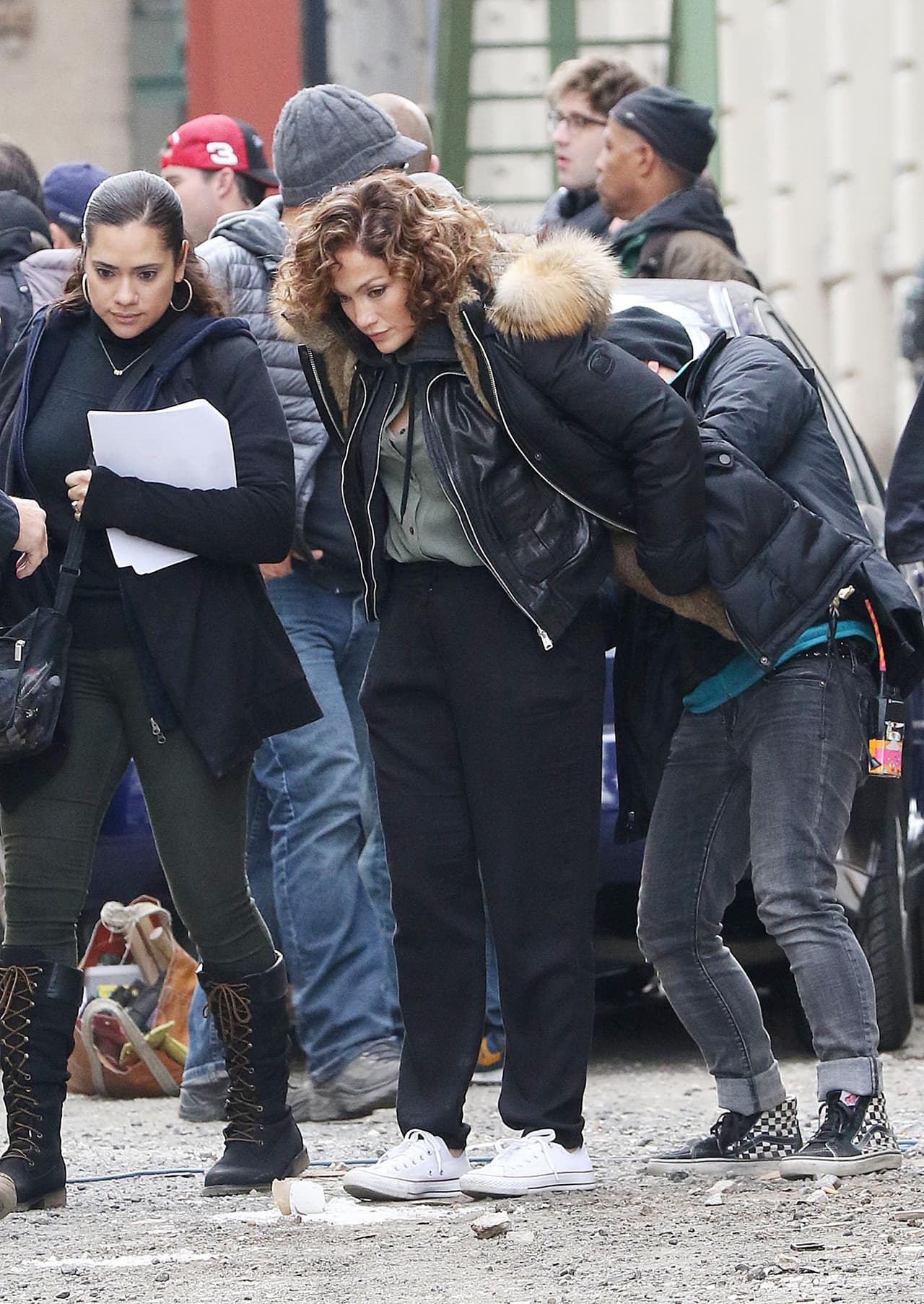 Minutos después ya la tienen sometida en alguna densa escena.