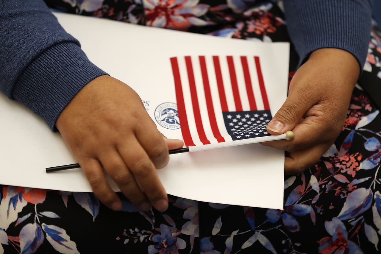 Nuevas políticas del servicio de inmigración pueden llegar a negarle la ciudadanía a un residente