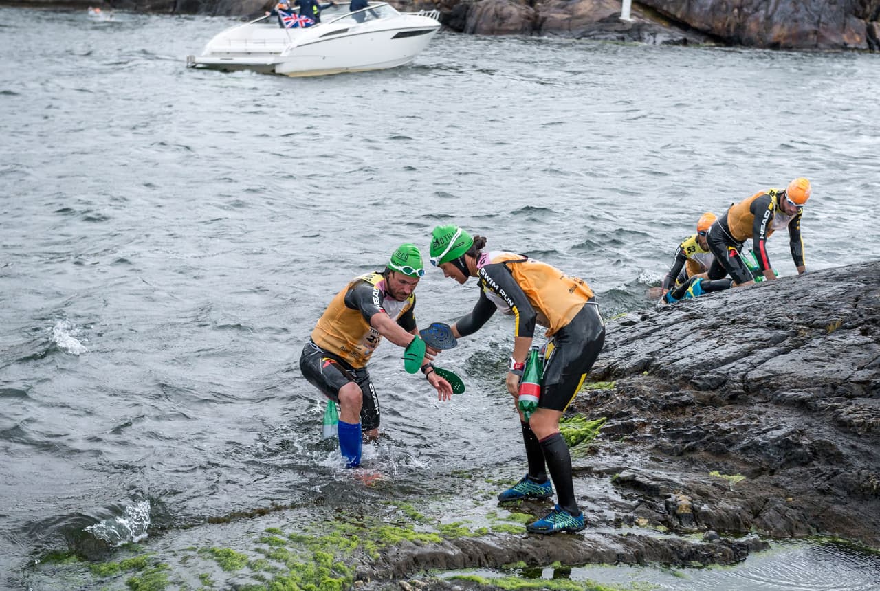 Se trata de nadar y recorrer unas 25 islas.