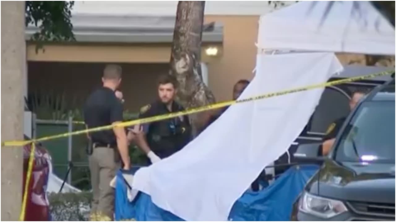 Muere un niño de 2 años que fue dejado solo dentro de un carro en Hallandale Beach