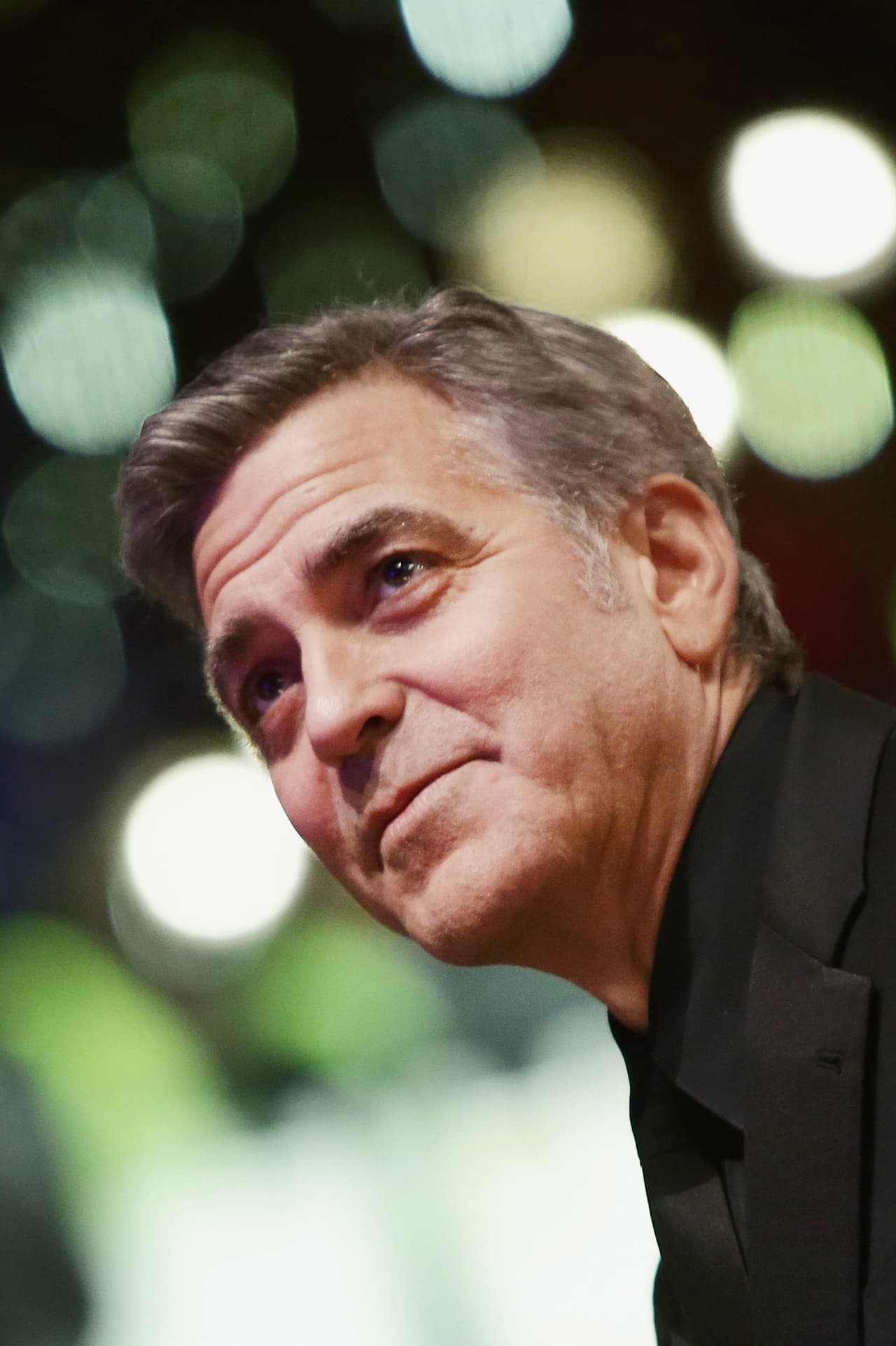 "En todo este desorden, ha habido una voz consistente, una voz de tolerancia y experiencia de una candidata que ha pasado toda su vida peleando por los derechos de los menos afortunados”, indicó en su mensaje.