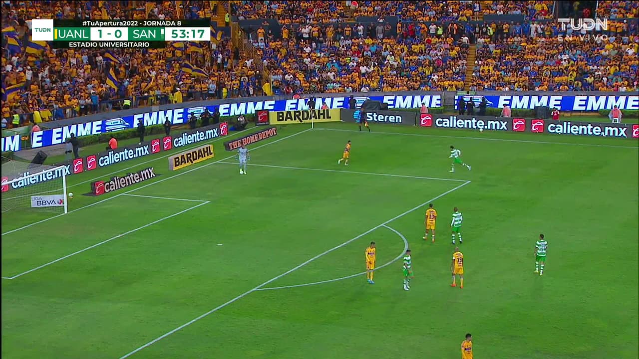 ¡TIRO ATAJADO! disparo por Nicolás López.