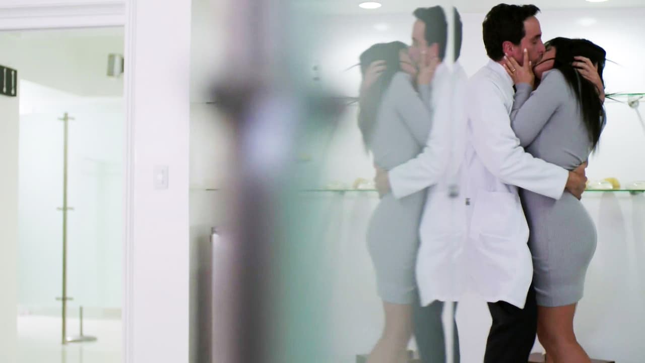 La relación secreta que el cirujano mantenía con la esposa de un narcotraficante pronto los pondría en la mira de la 
<b>DEA</b>.