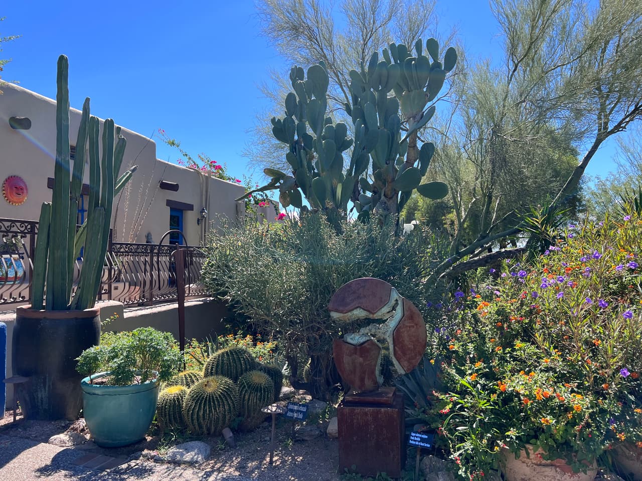 La propiedad fue originalmente un internado escolar "hogar lejos del hogar" para las hijas de las familias de élite de la sociedad.