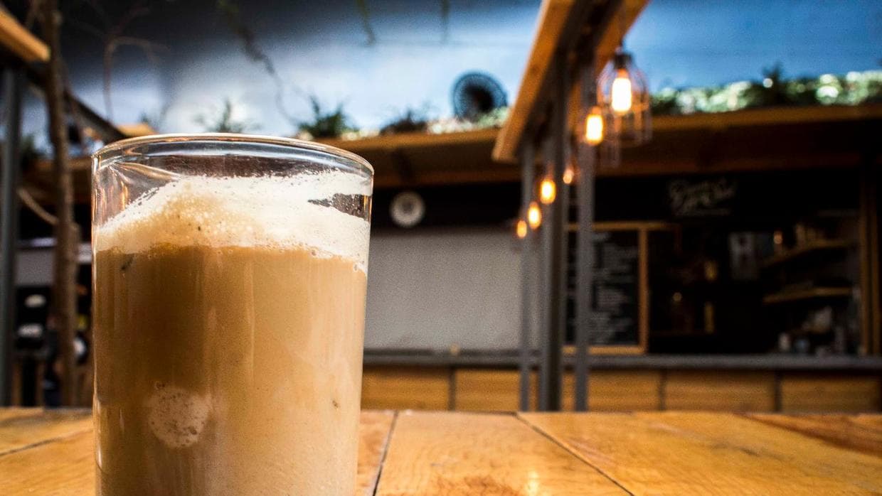 Ya en plan de consentir a tus invitados como amerita, es un gran acierto acompañar tu 
<i>‘donut bar’</i> una barra de bebidas calientes que ofrezca capuchinos y chocolate. El cierre perfecto para un día feliz.
<br>
<br>*Fotos realizadas con la colaboración de Banquetes Precenza, Real Quinta Búhos y Orchid House, en Morelos, México.