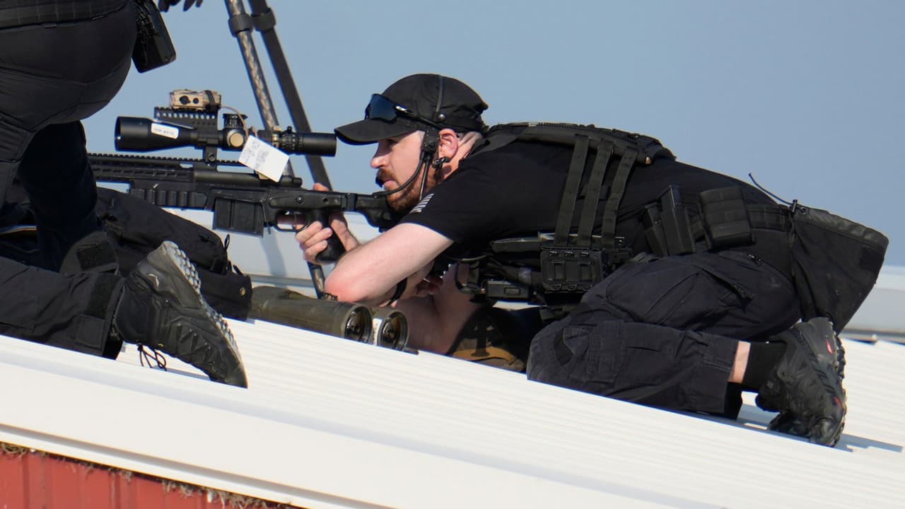 Francotiradores de la policía devolvieron el fuego después de que se produjeran disparos mientras el candidato presidencial republicano, el expresidente Donald Trump, hablaba en un acto de campaña en Butler, Pensilvania, el sábado 13 de julio de 2024.