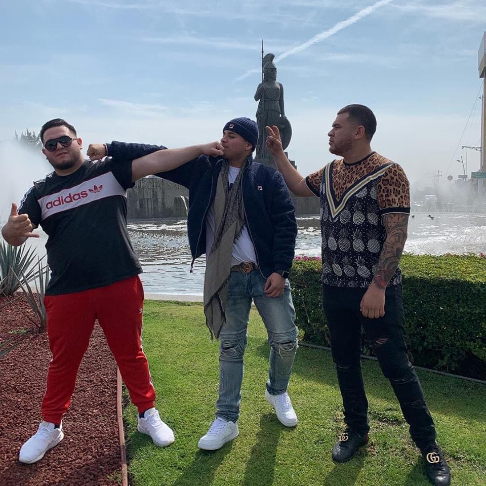 En su canal de Youtube suman 73 mil suscriptores. Temas como ‘Sigo chambeando’ y ‘El dinero los cambió’ tienen más de 100 millones de vistas.