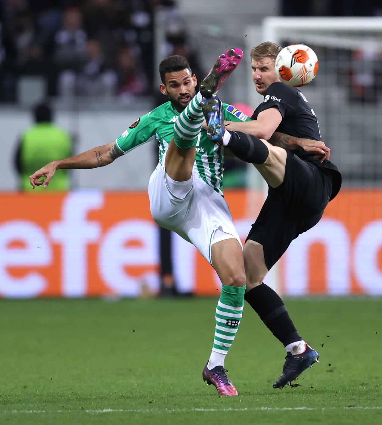 El Eintracht Frankfurt echó al Betis con un global de 3-2 tras empatar en tiempos extra por 1-1.