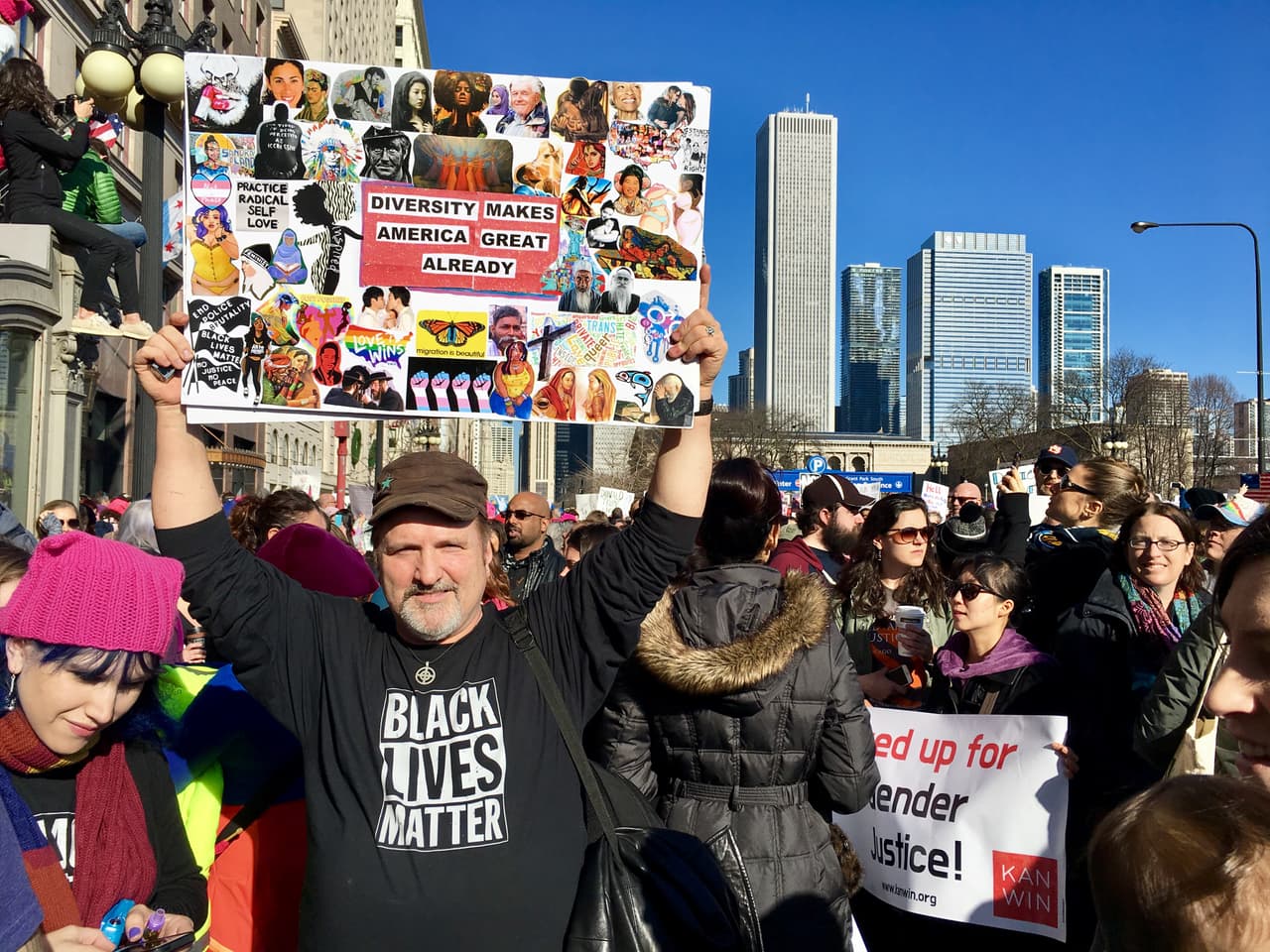 Se cree que la protesta de Chicago es la segunda más grande del país después de la que se está celebrando en Washington, DC.