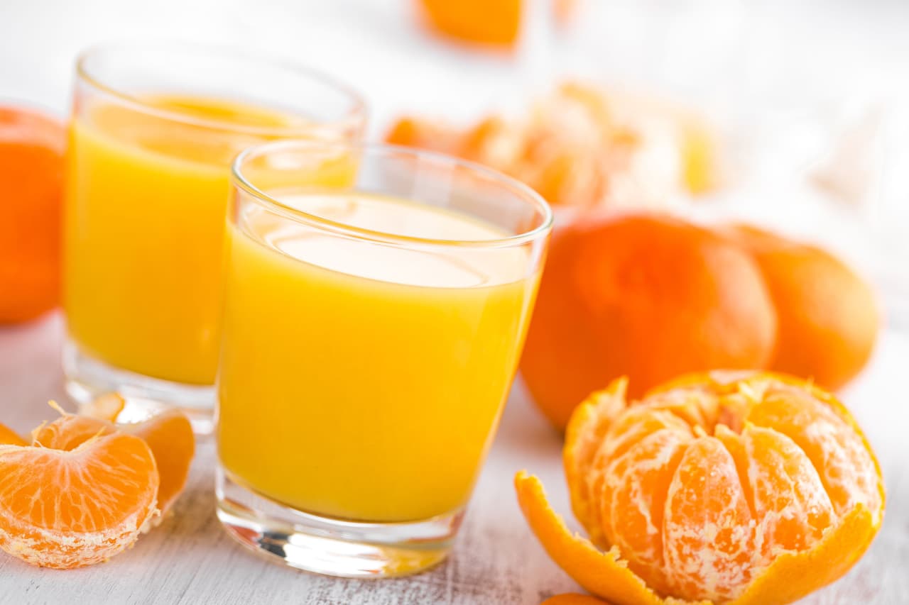 <b>Tómate un jugo todas las mañanas. </b>Un jugo de mandarina o de guayaba no debe faltar en el primer alimento que hagas en el día.