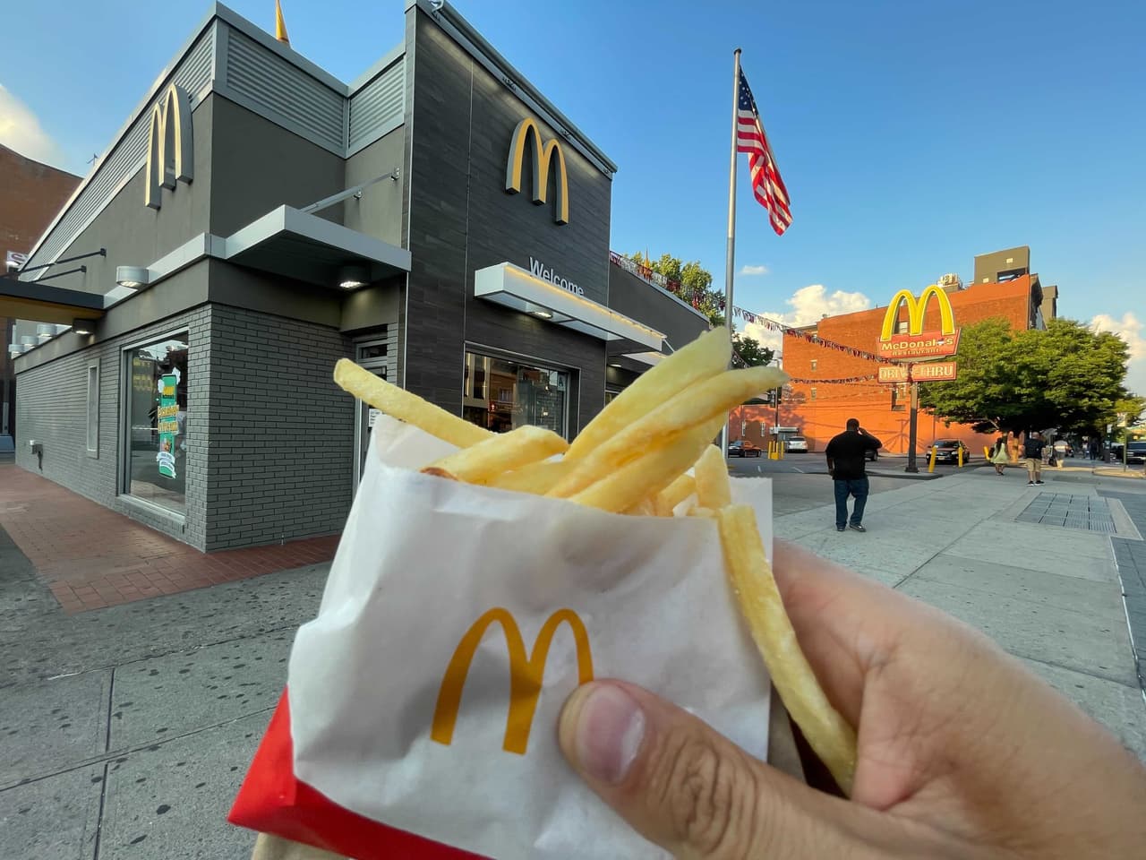 Autoridades detienen a dos personas ligadas al tiroteo contra trabajador de McDonald´s tras disputa por unas papas fritas 