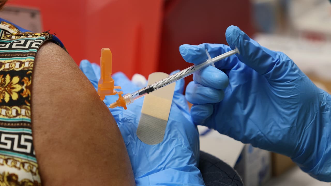 MTA gastará 100 millones de dólares en pruebas de covid-19 para sus empleados que no quieren vacunarse 