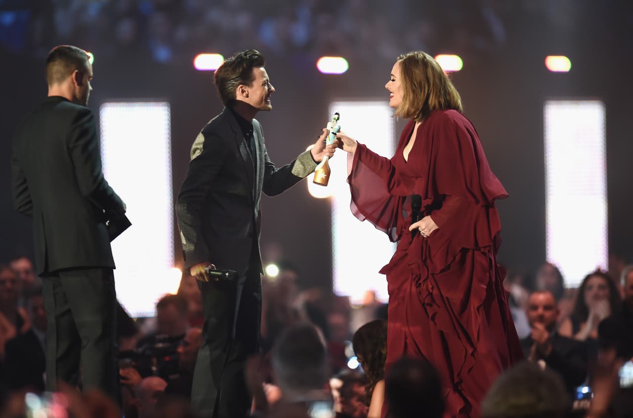 Los chicos de One Direction fueron los encargados de entregar este reconocimiento.