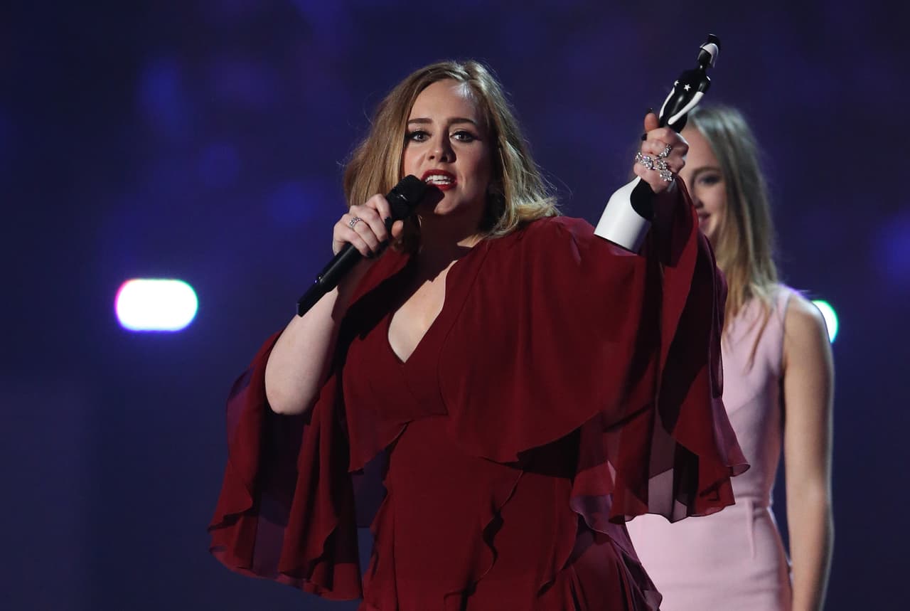 Mejor Cantante; Mejor Álbum por su trabajo, '25'; Mejor Single por 'Hello' y Mejor Álbum del Año, fueron los premios que Adele se llevó a casa.