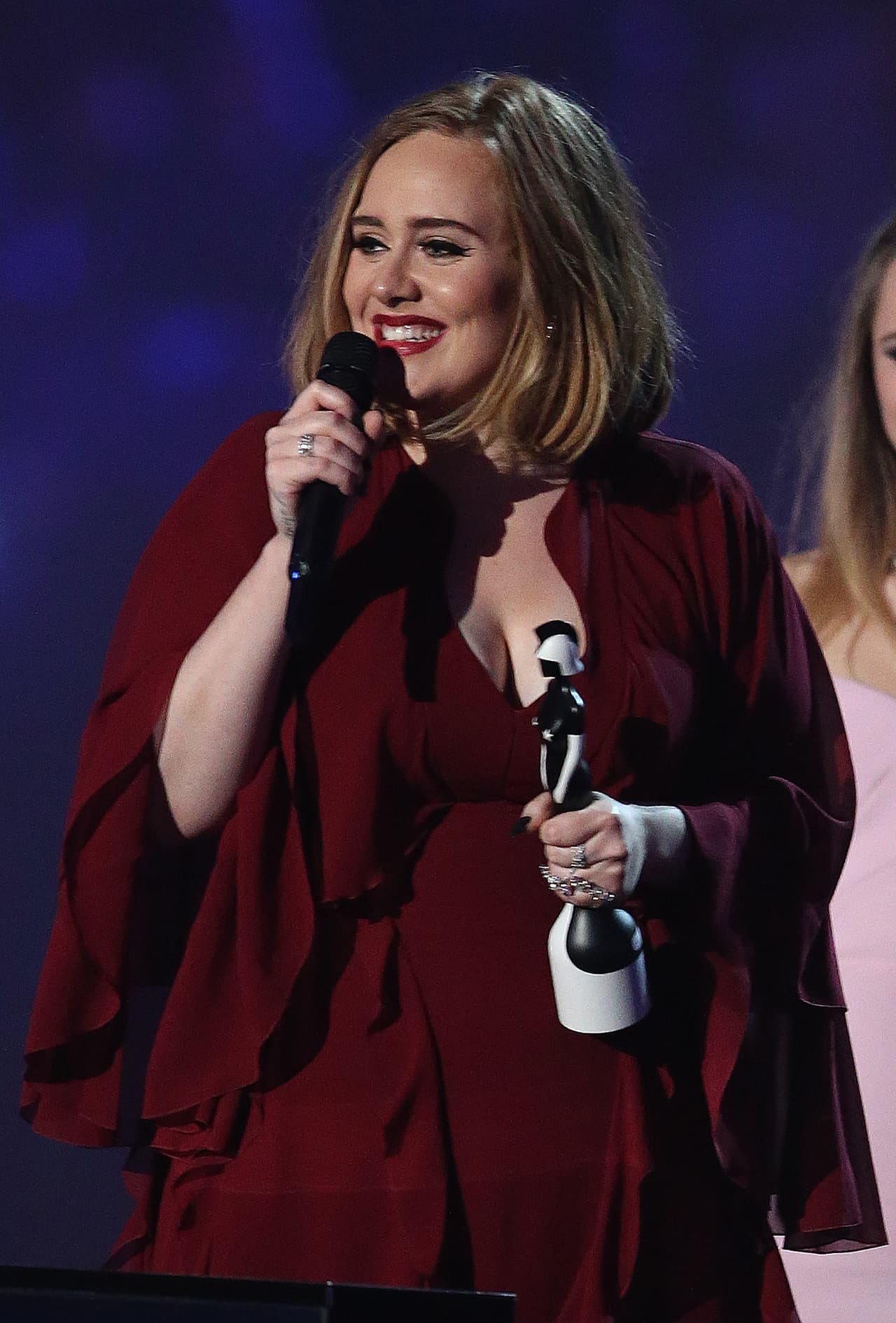 En medio del llanto de emoción, Adele fue la gran ganadora de la noche.