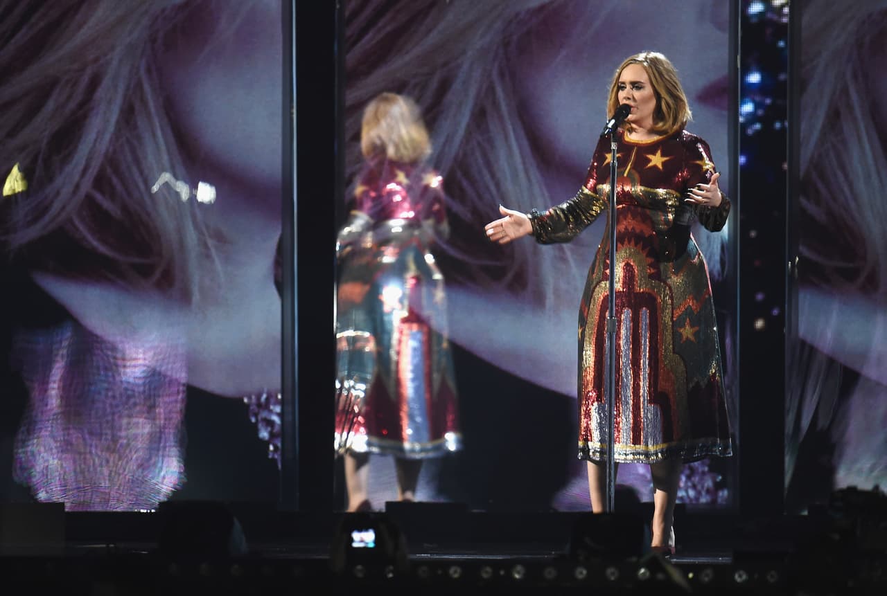 La cantante subió al escenario para cantar y se llevó los aplausos de todos los asistentes.