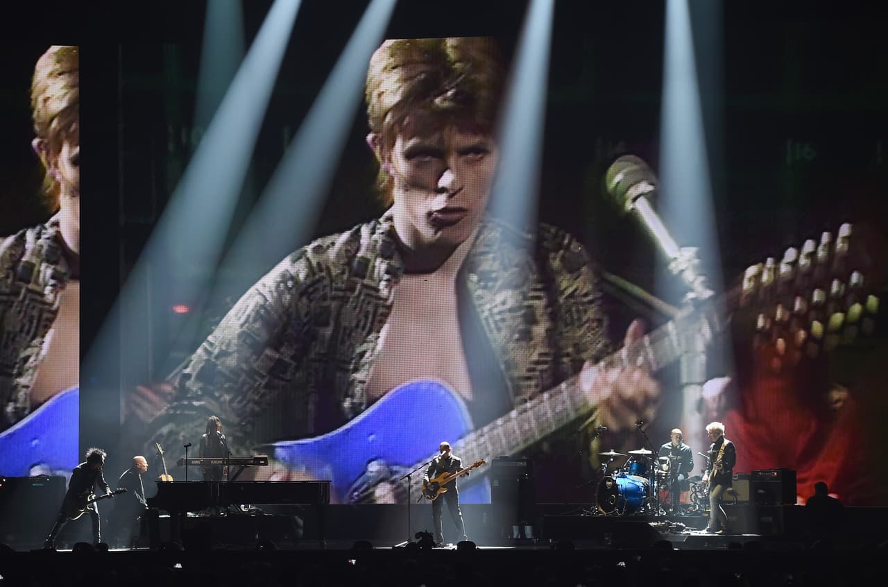 Y hasta hubo un homenaje para el fallecido David Bowie.