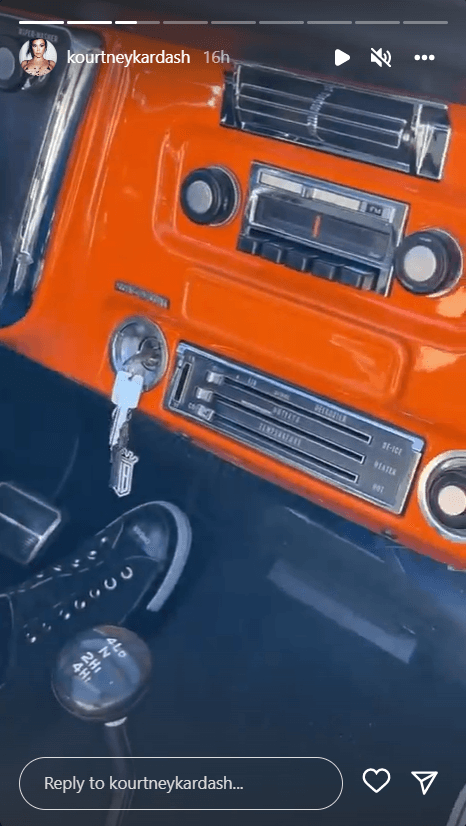 Además, mostró que lucía un look informal, ella y su esposo usaban tenis.
<br>