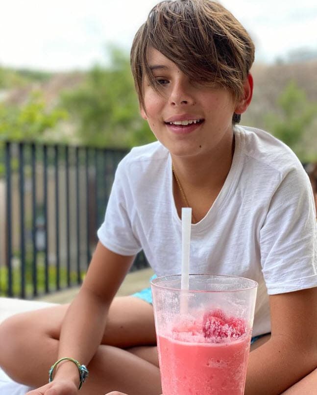 Incluso, las enumeró: "De la escuela fue otra y luego la de las rosas y a la tercera hace un buen que no la veo, con todas corté, tampoco crean", explicó en el video de su madre.
<br>