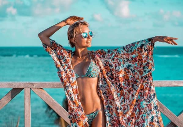 La actriz ha aprovechado cada minuto de sus vacaciones para broncerse utilizando bikinis, con los que luce un cuerpo espectacular.