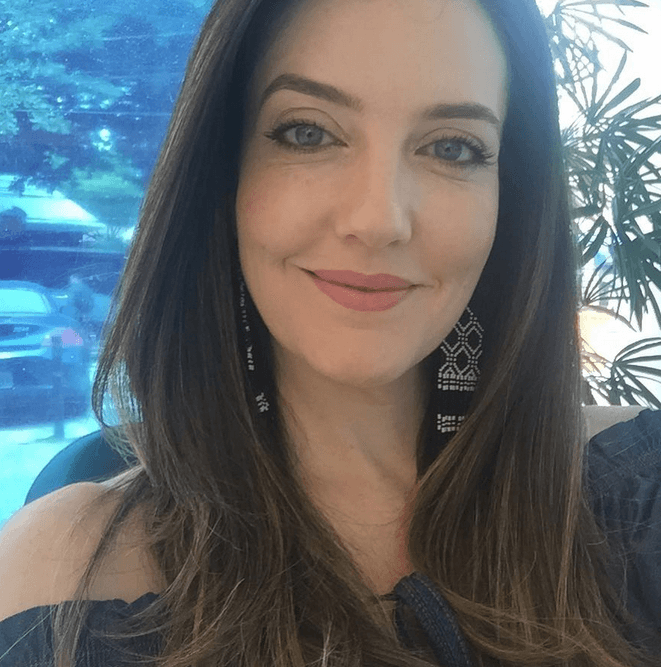 Larissa dio vida a una hermosa villana que al ser rechazada por 
<b><a href="http://www.univision.com/series/jose-de-egipto/angelo-paes-leme-es-jose-en-jose-de-egipto">José</a></b> inventó que él trató de abusar de ella para mandarlo tras las rejas.