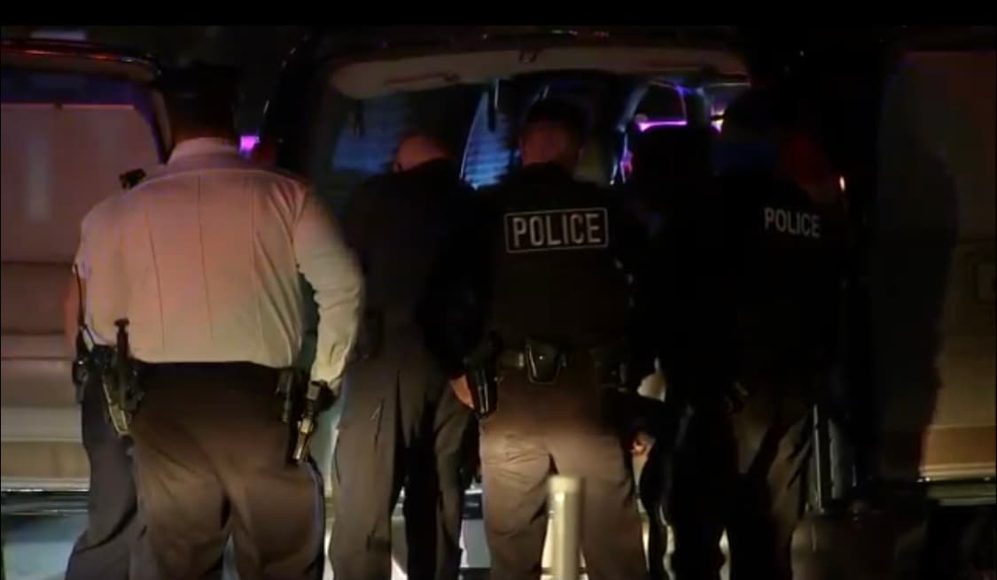 La ATF fue llamada a la escena durante la noche para investigar lo que están llamando un vehículo y dispositivo sospechosos.
<br>