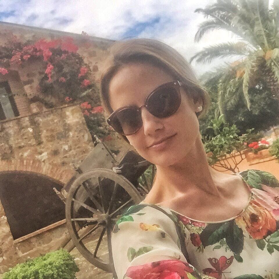 En Italia quedó sorprendida por visitar Relais Santa Anastacia, pues ahí probó diferentes tipos de vinos.